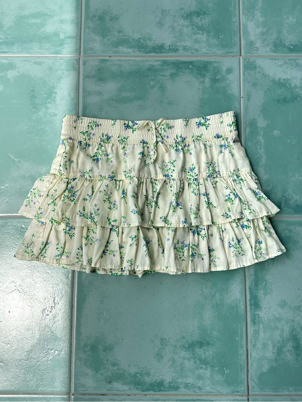 PINK Victoria’s Secret Cream Floral Tiered Mini Skirt XS
